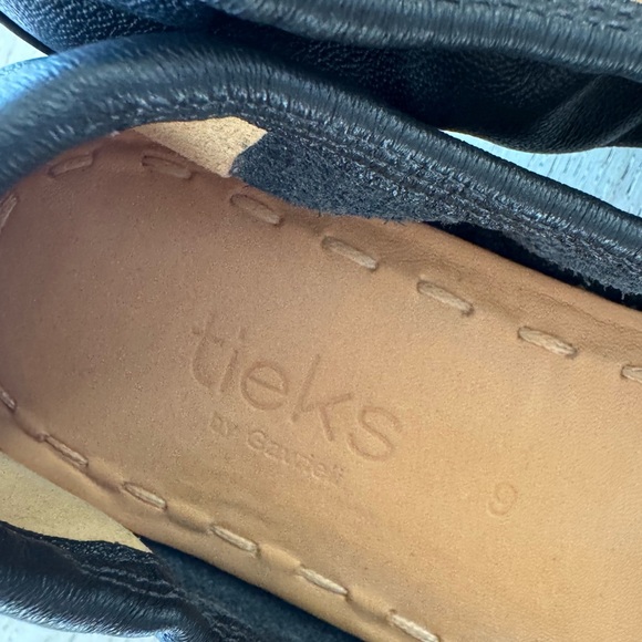Tieks 9 matte black ballet flats - Picture 4 of 6